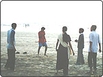 Don't laugh on me,Games at the beach